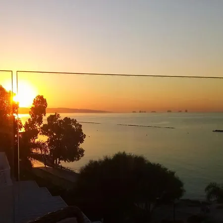 Galatex Beachfront 1st Line Sea View Suites - Location Peaceful Place Séjour chez l'habitant Limassol