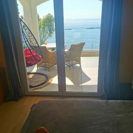 Galatex Beachfront 1st Line Sea View Suites - Location Peaceful Place Séjour chez l'habitant Limassol