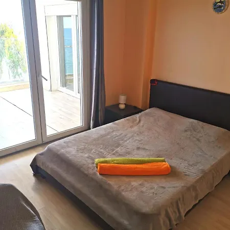 Galatex Beachfront 1st Line Sea View Suites - Location Peaceful Place Séjour chez l'habitant Limassol