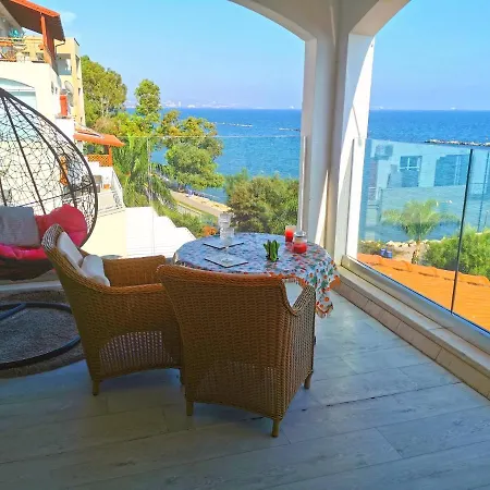 Galatex Beachfront 1st Line Sea View Suites - Location Peaceful Place Séjour chez l'habitant Limassol