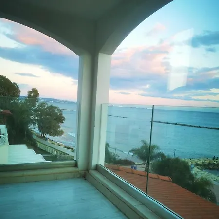 Galatex Beachfront 1st Line Sea View Suites - Location Peaceful Place Séjour chez l'habitant Limassol
