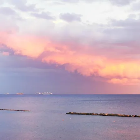 Séjour chez l'habitant Galatex Beachfront 1st Line Sea View Suites - Location Peaceful Place