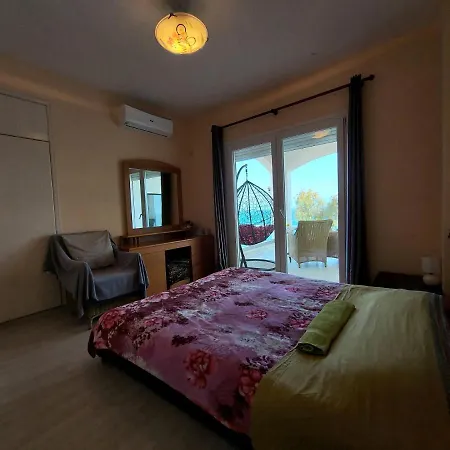 Séjour chez l'habitant Galatex Beachfront 1st Line Sea View Suites - Location Peaceful Place Limassol