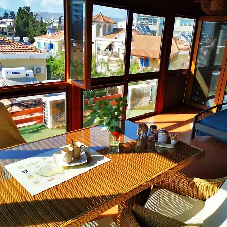 Séjour chez l'habitant Galatex Beachfront 1st Line Sea View Suites - Location Peaceful Place Limassol